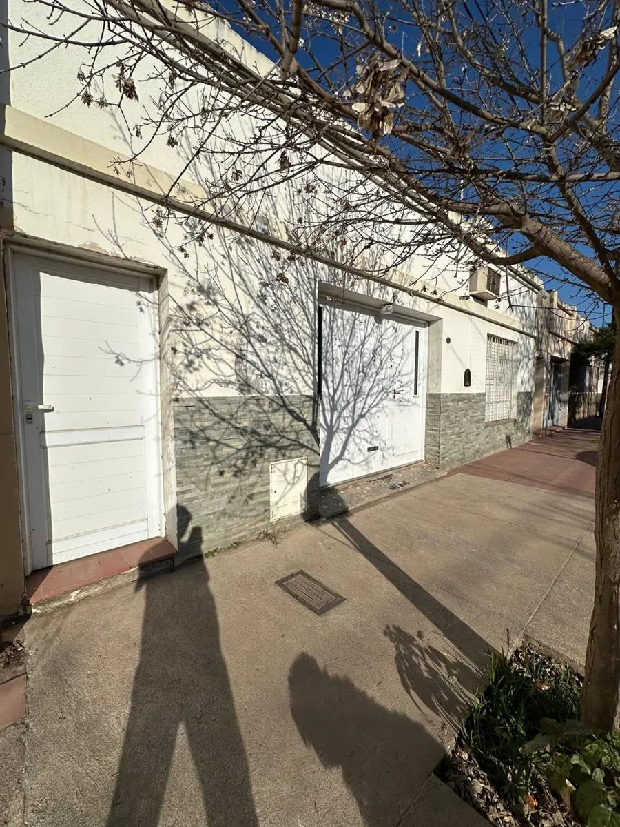 VENTA CASA 3 DORMITORIOS BARRIO SARMIENTO foto 2