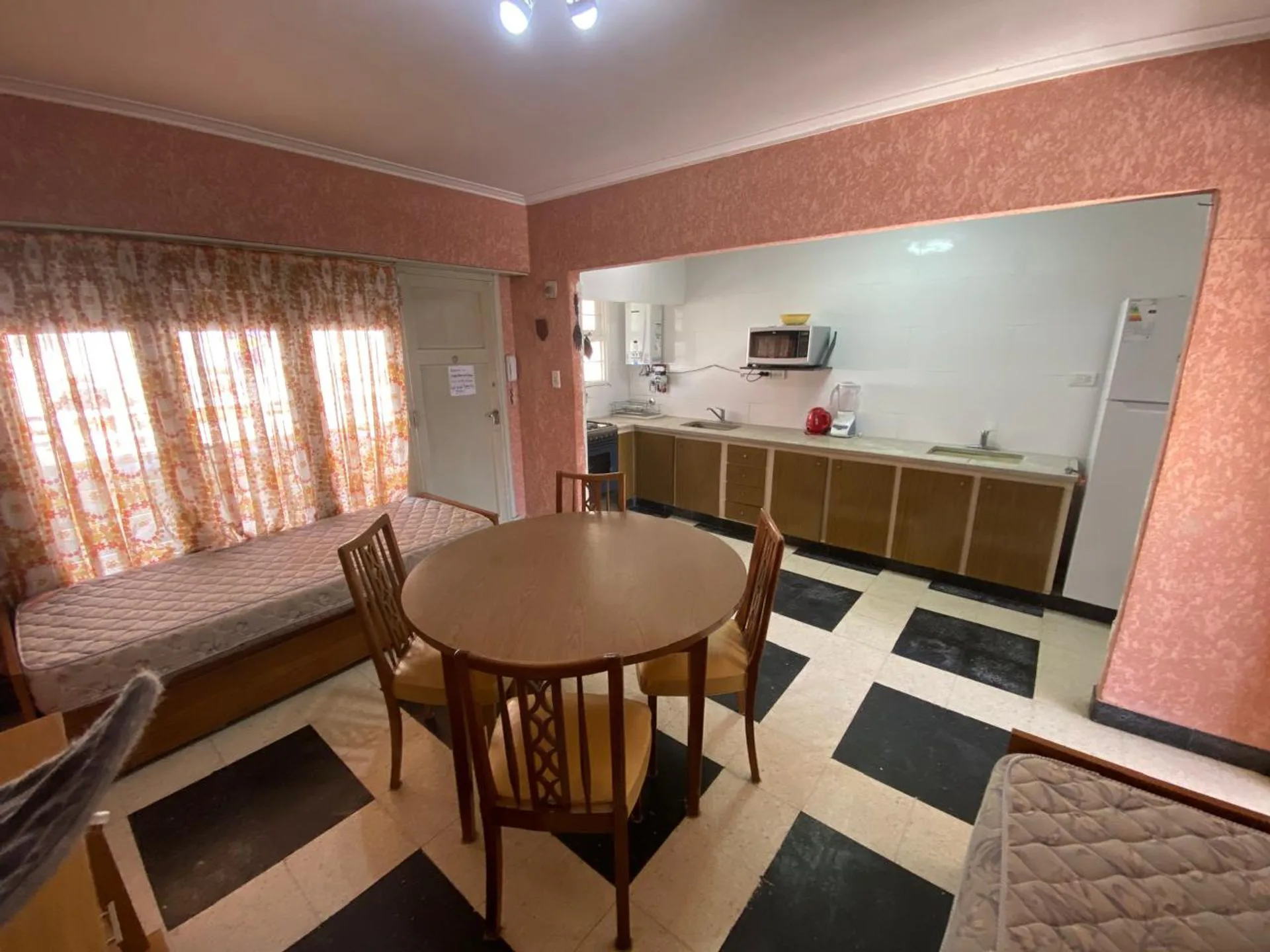 VENTA DEPTO 2 AMB CON DOBLE BALCON LA PERLA foto 3