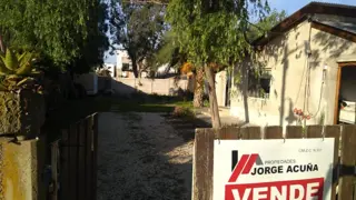 EXCELENTE PROPIEDAD DE CUATRO AMBIENTES CON PARQUE JARDIN GALPON DE HERRAMIENTAS CUARTO Y  DE HUESPEDES ENTRADA DE AUTO foto 4