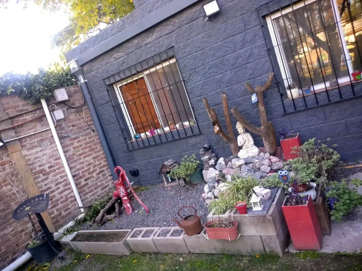 VENTA CASA 5 AMBIENTES CON PILETA EN PARQUE LELOIR foto 2