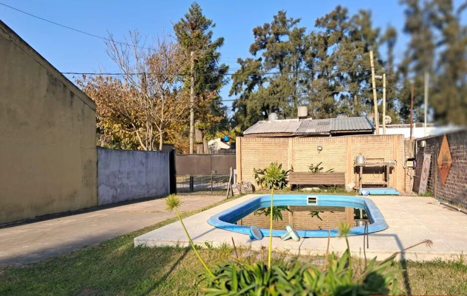 VENTA CASA 5 AMBIENTES CON PILETA EN PARQUE LELOIR foto 3