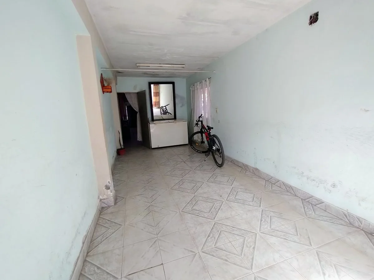 VENTA CASA CON COCHERA A 1 CUADRA DE BLAS PARERA foto 3