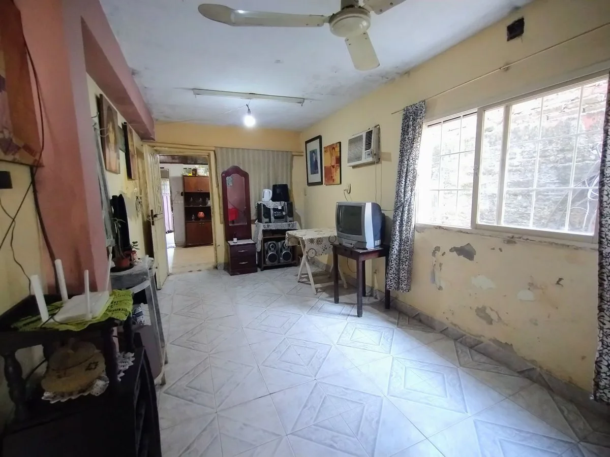 VENTA CASA CON COCHERA A 1 CUADRA DE BLAS PARERA foto 5
