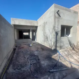 Casa a Estrenar 2 Dormitorios, Patio y parrilla.- Ubicacion Centro Casco Viejo Centenario foto 4