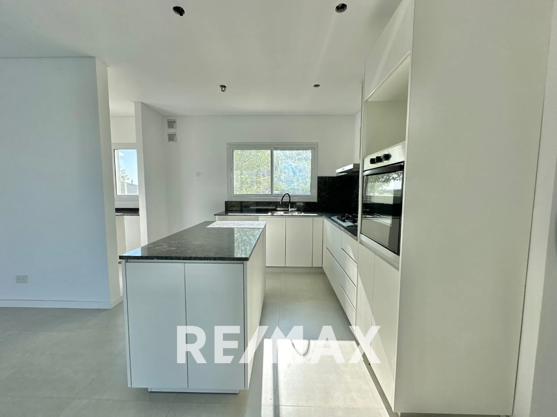 VENTA CASA 5AMB. A ESTRENAR EL CANTON GOLF FINANC foto 4