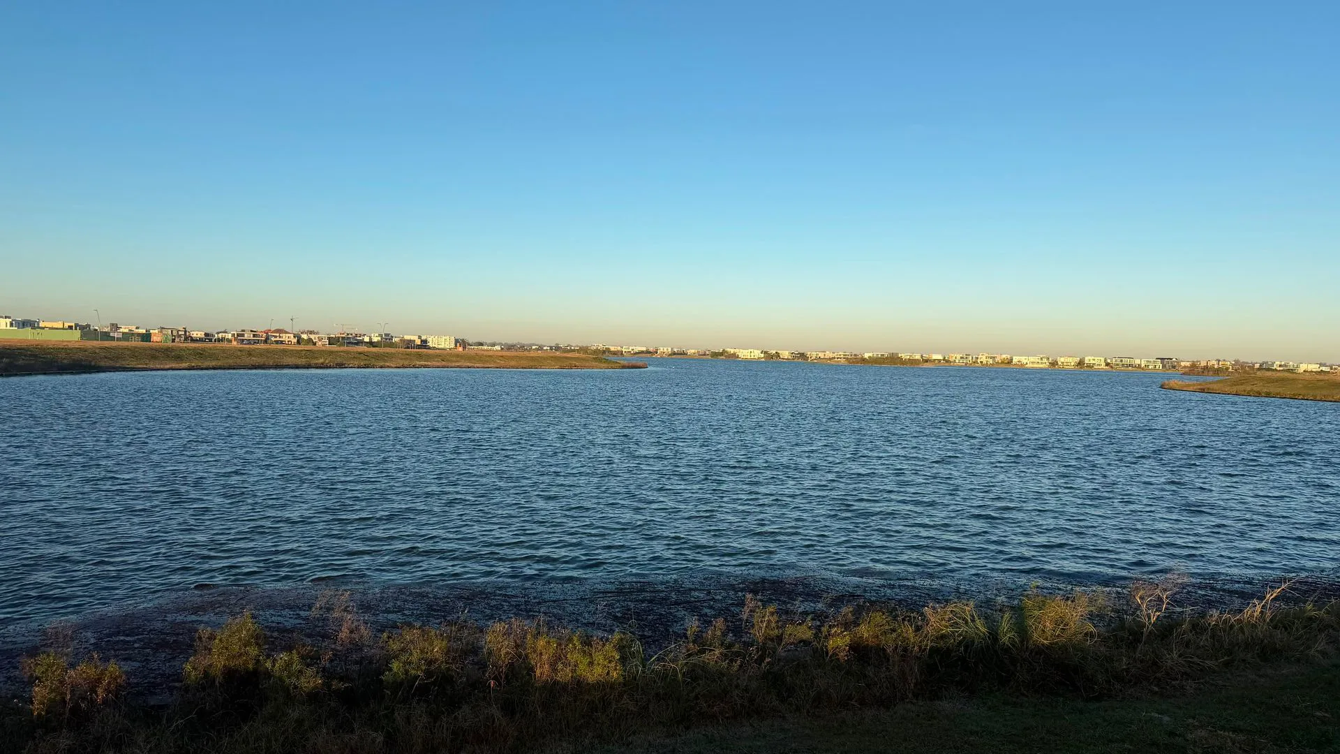 VENTA LOTE 1104 M2 EN ORILLAS - PUERTOS DEL LAGO foto 2