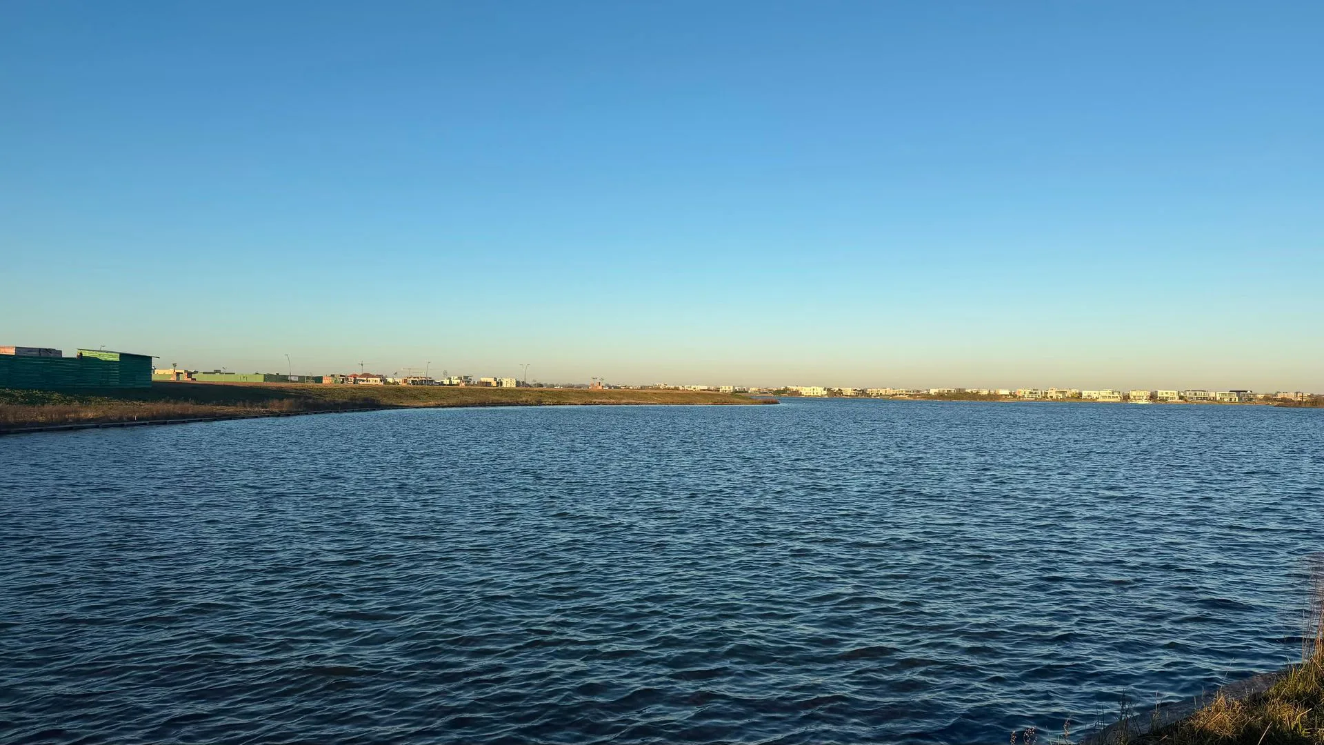 VENTA LOTE 1104 M2 EN ORILLAS - PUERTOS DEL LAGO foto 3