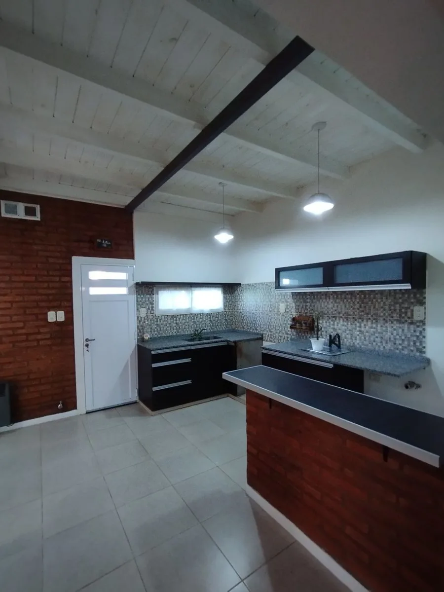 CASA 3 DORMITORIOS EN SAUCE VIEJO foto 4