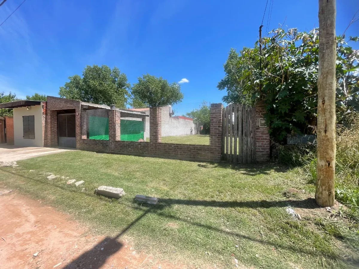 CASA  con Lote propio de 550 mts2 , Montegrande. foto 2