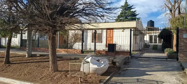 VENTA CASA 3 DORM. B° UNO PLAZA HUINCUL