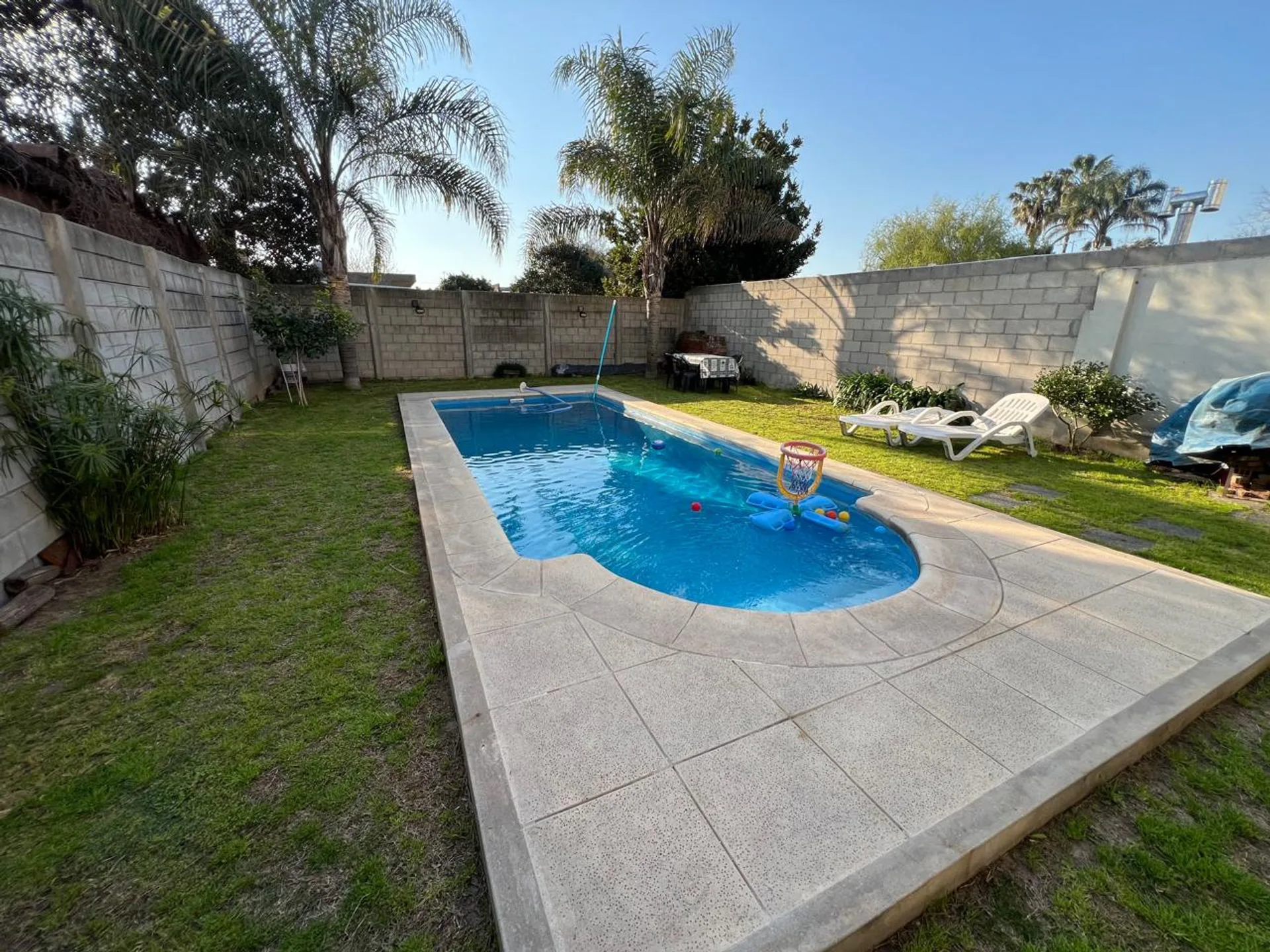 Casa 4 dormitorios Venta La Plata Cochera y Pileta foto 3