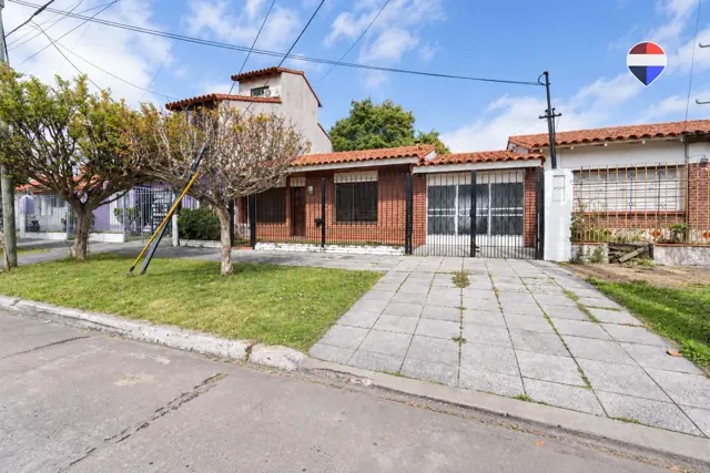 CASA EN VENTA 3 AMBIENTES BANFIELD