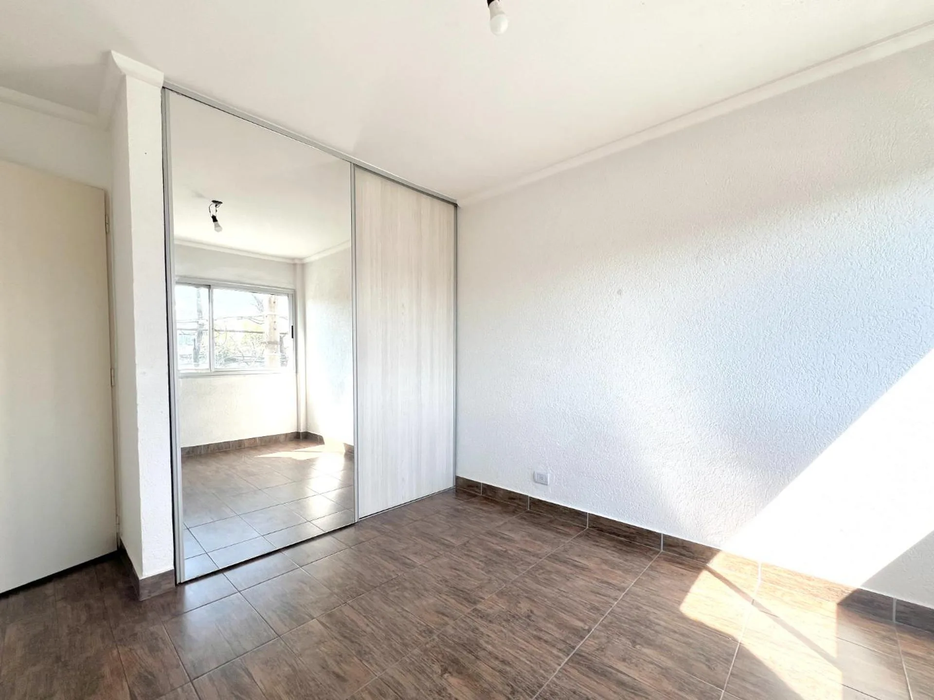 Venta Departamento 2 amb Haedo balcón y cochera foto 4