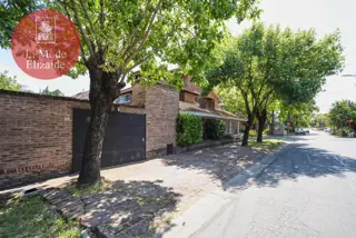 Julian Navarro y Hudson - Casa en Venta c/jardin y pileta - Beccar foto 2