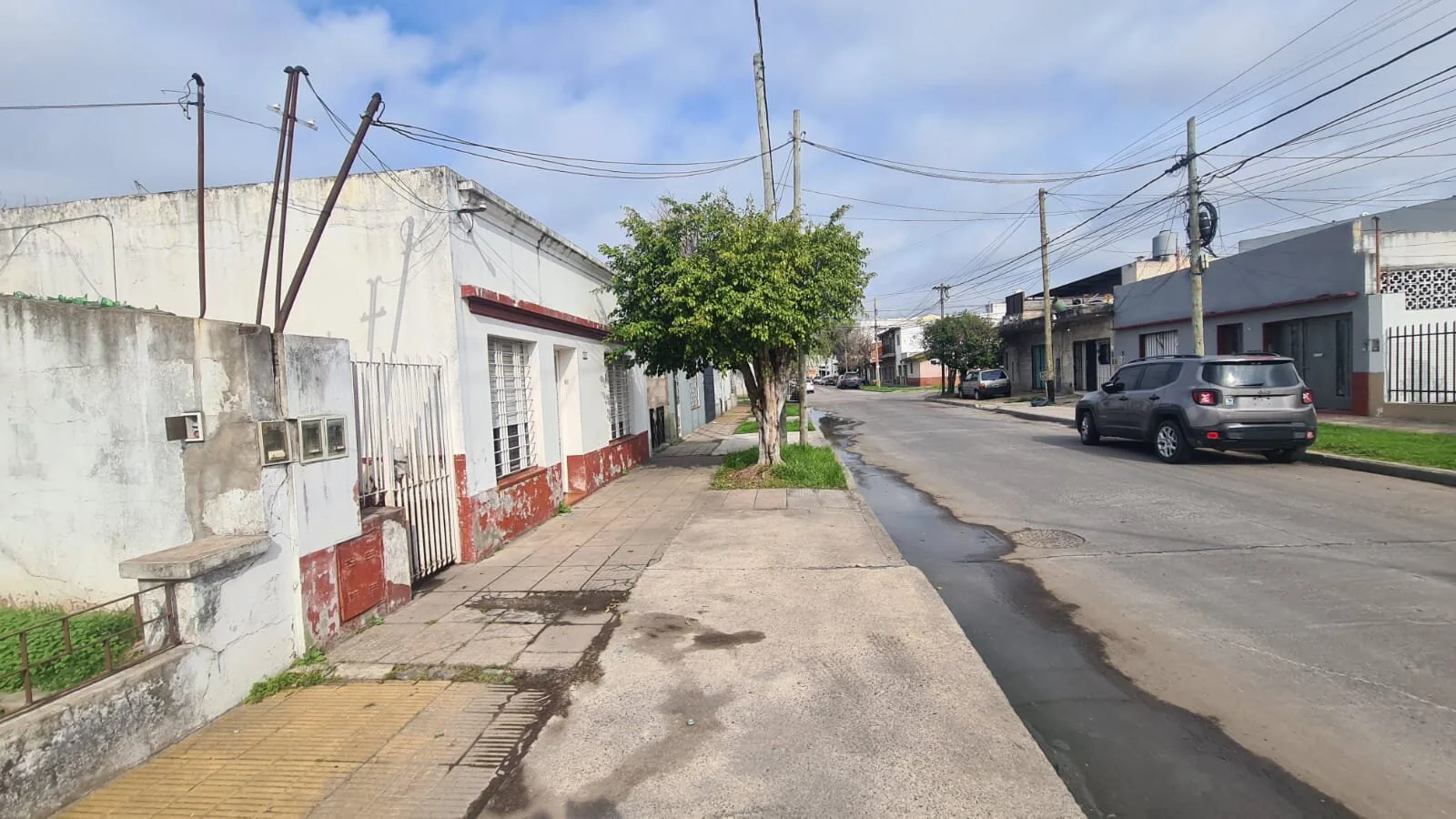 CASA AMERICANA | CASTELAR/MORON | A METROS DEL PLAZA OESTE foto 3