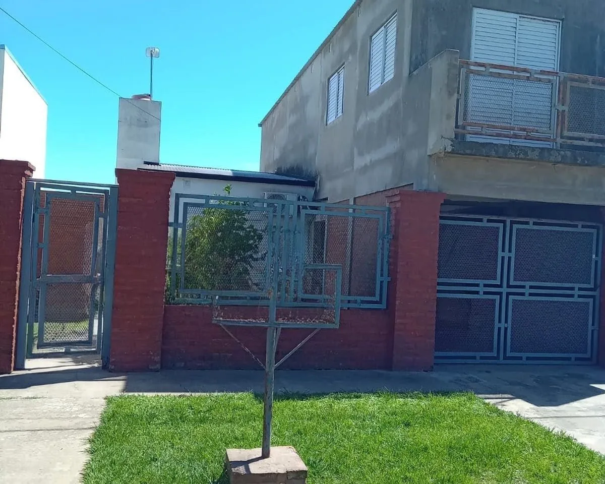 CASA 4 DORMITORIOS Y PATIO EN SANTO TOME foto 2