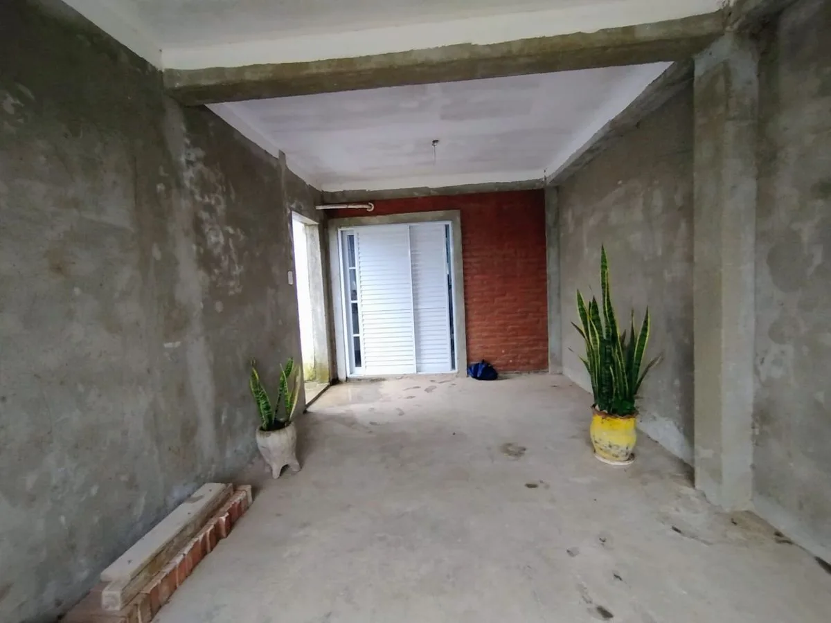 CASA 4 DORMITORIOS Y PATIO EN SANTO TOME foto 3