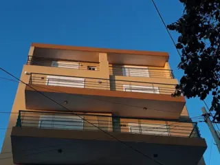 EXCELENTE DEPARTAMENTO DE 3 AMB. TIPO DUPLEX A ESTRENAR CON COCHERA foto 1