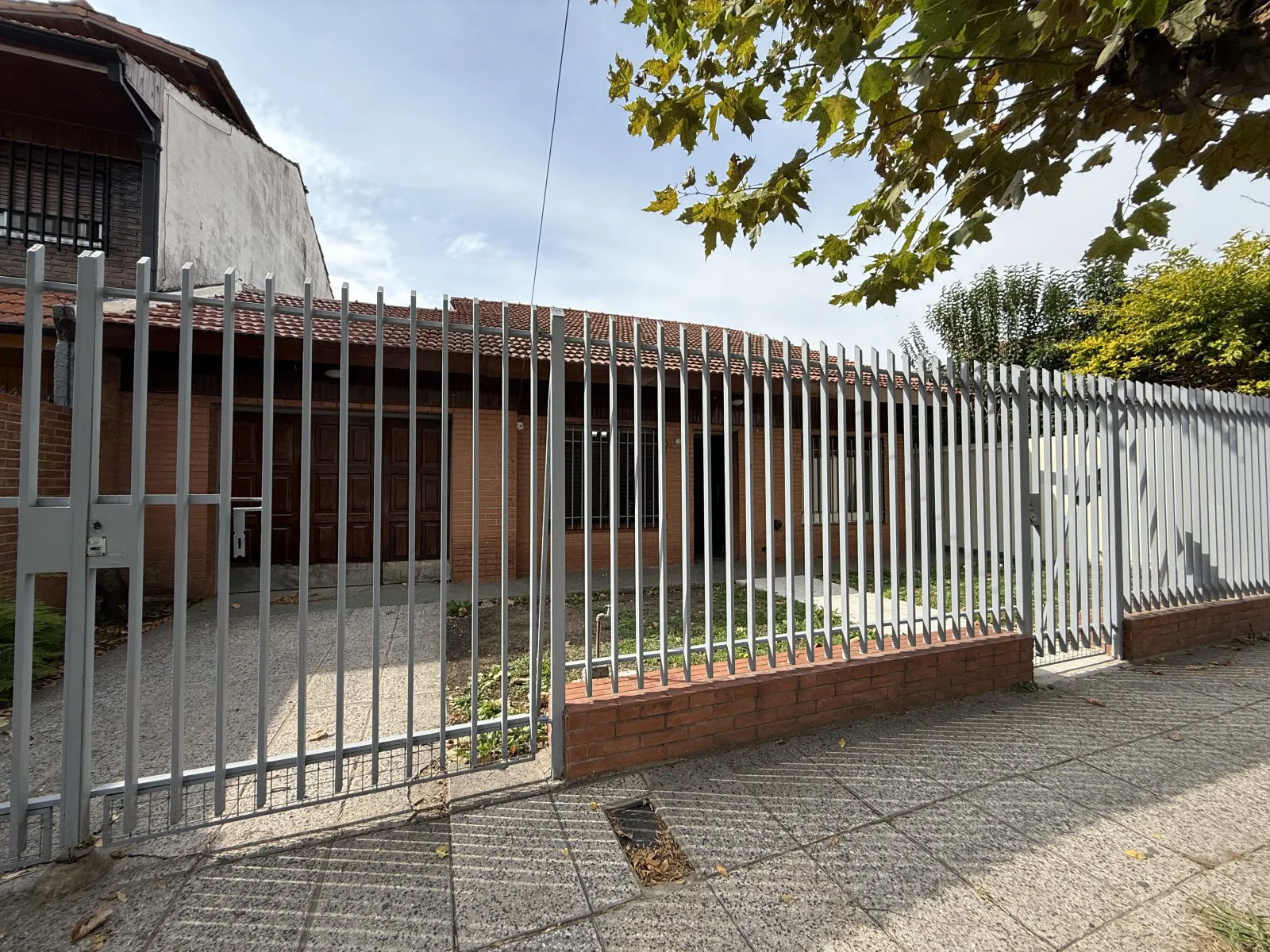 CASA 3 AMB CON PATIO Y GARAGE - RAMOS MEJIA foto 2