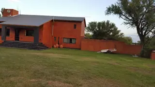 IMPORTANTE PROPIEDAD EN VENTA EN BARRIO PRIVADO CAUSANA foto 1
