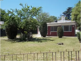 casa con pileta amplio patio foto 2