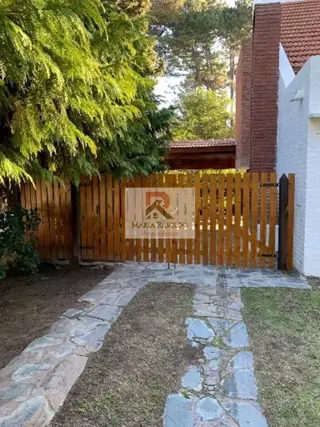 Alquiler de hermosa casa en Pinamar 4 dorm foto 3