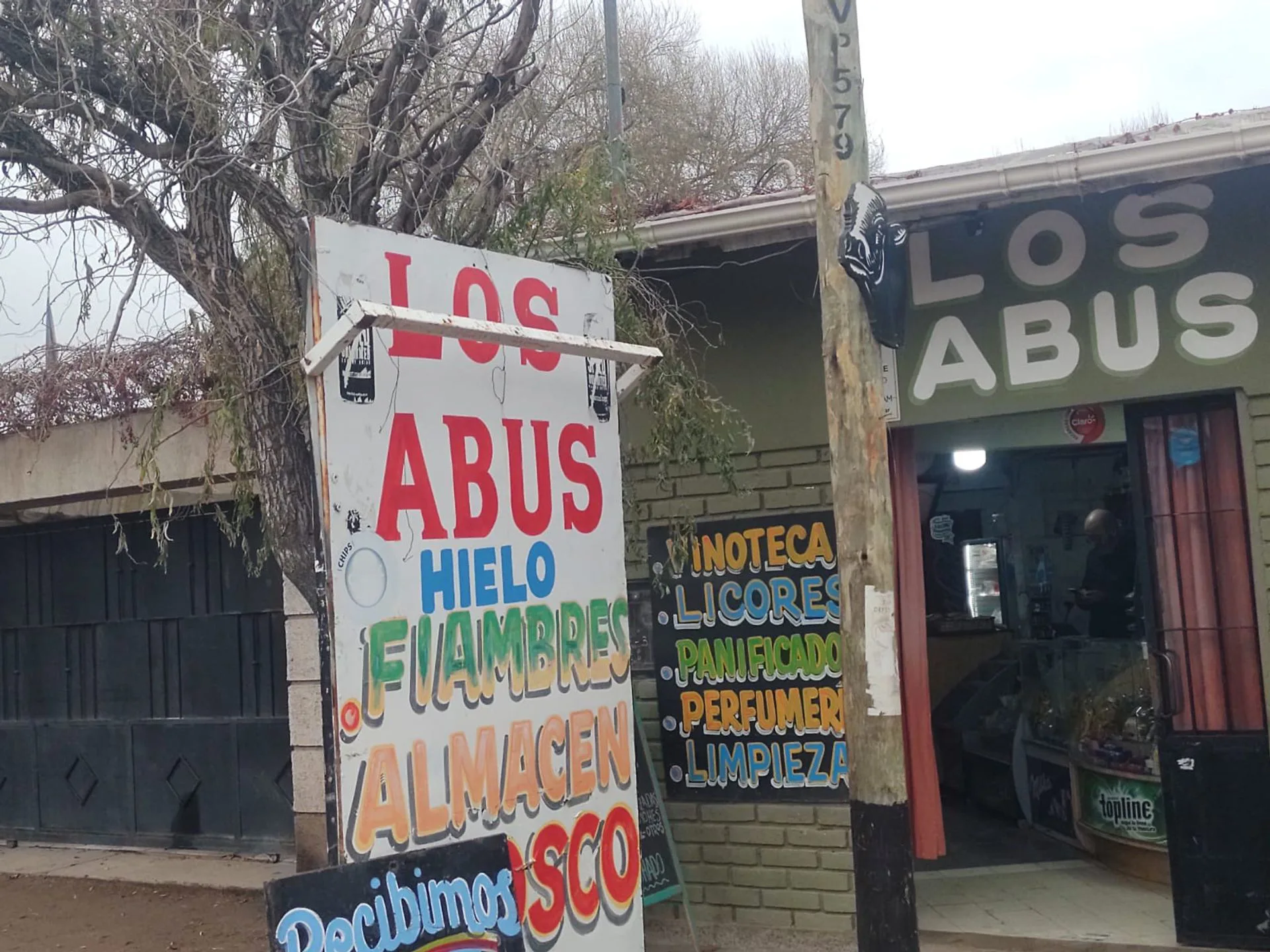 VENTA DE 3 LOCALES COMERCIALES Y DEPARTAMENTO foto 2