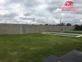CASA CON PILETA , EN VENTA , B° SANTA ISABEL , MASCHWITZ foto 5