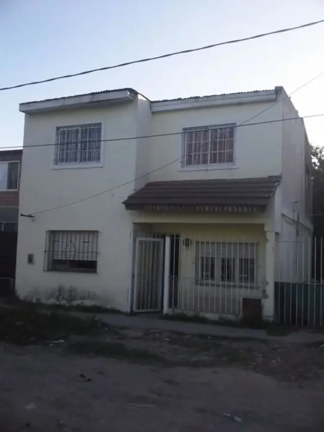 LLAVALLOL: CASA EN 2 PLANTAS A 2 CDRAS DE SEGUI