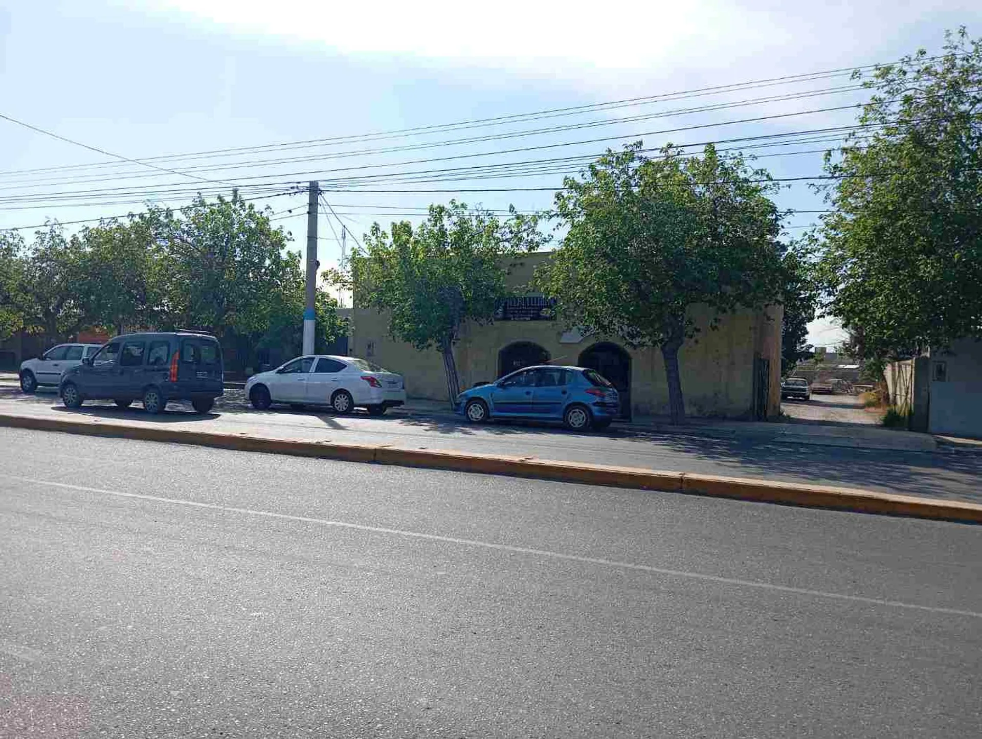 Terreno de 2328 m2, con casa y ex bodega. Rawson foto 3