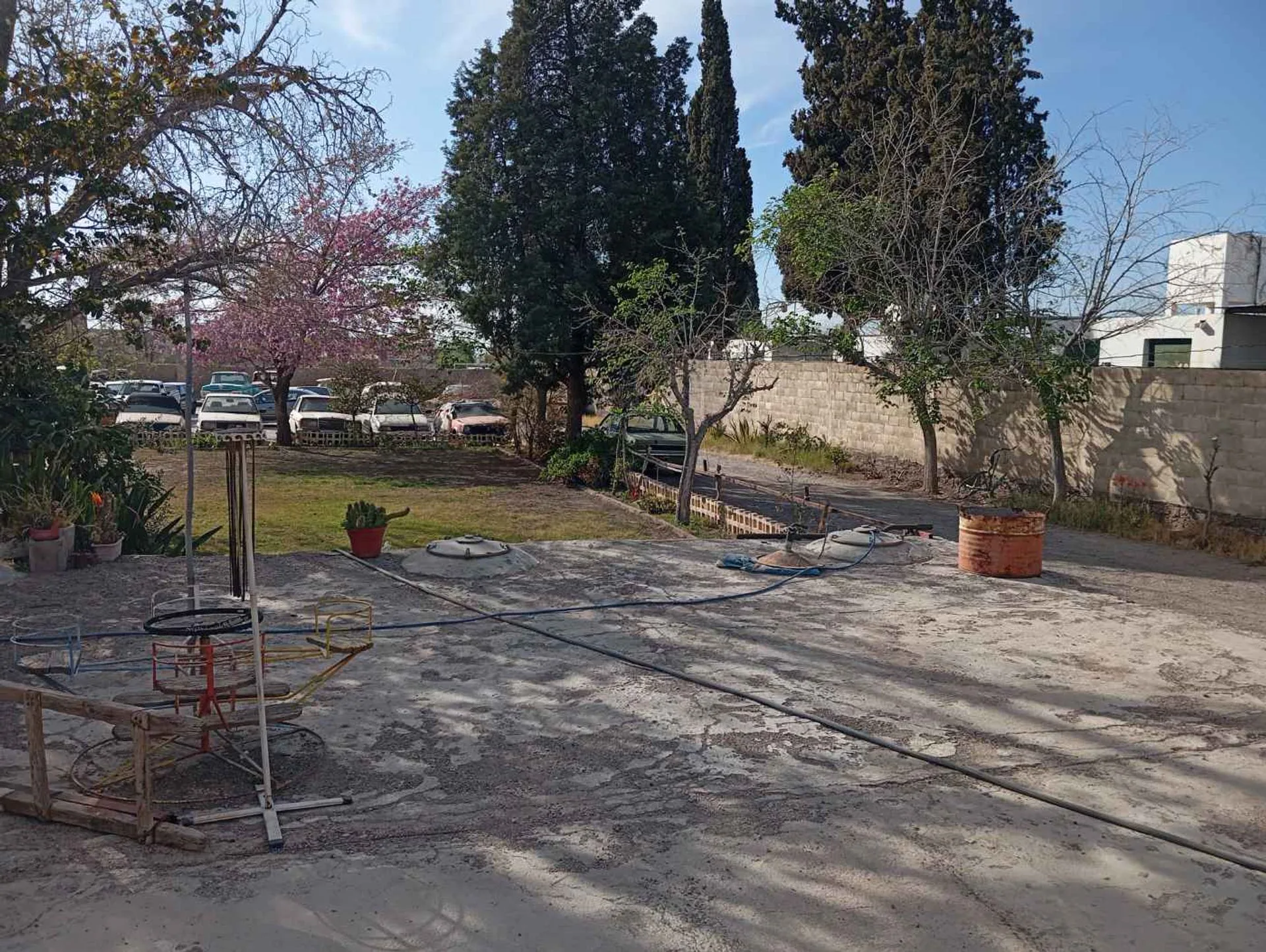 Terreno de 2328 m2, con casa y ex bodega. Rawson foto 4
