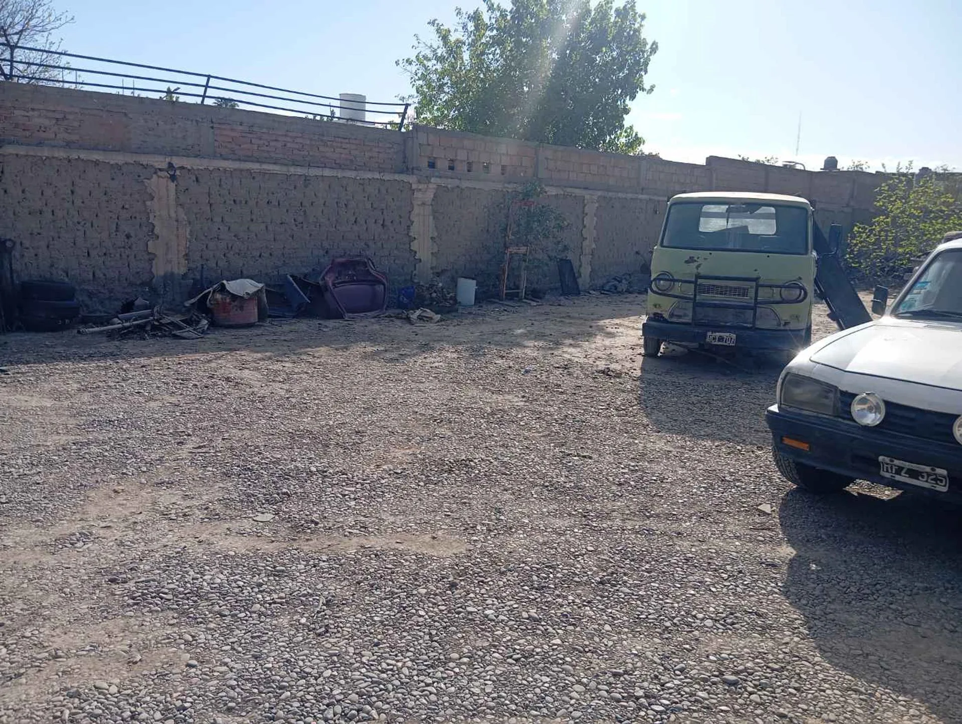 Terreno de 2328 m2, con casa y ex bodega. Rawson foto 5