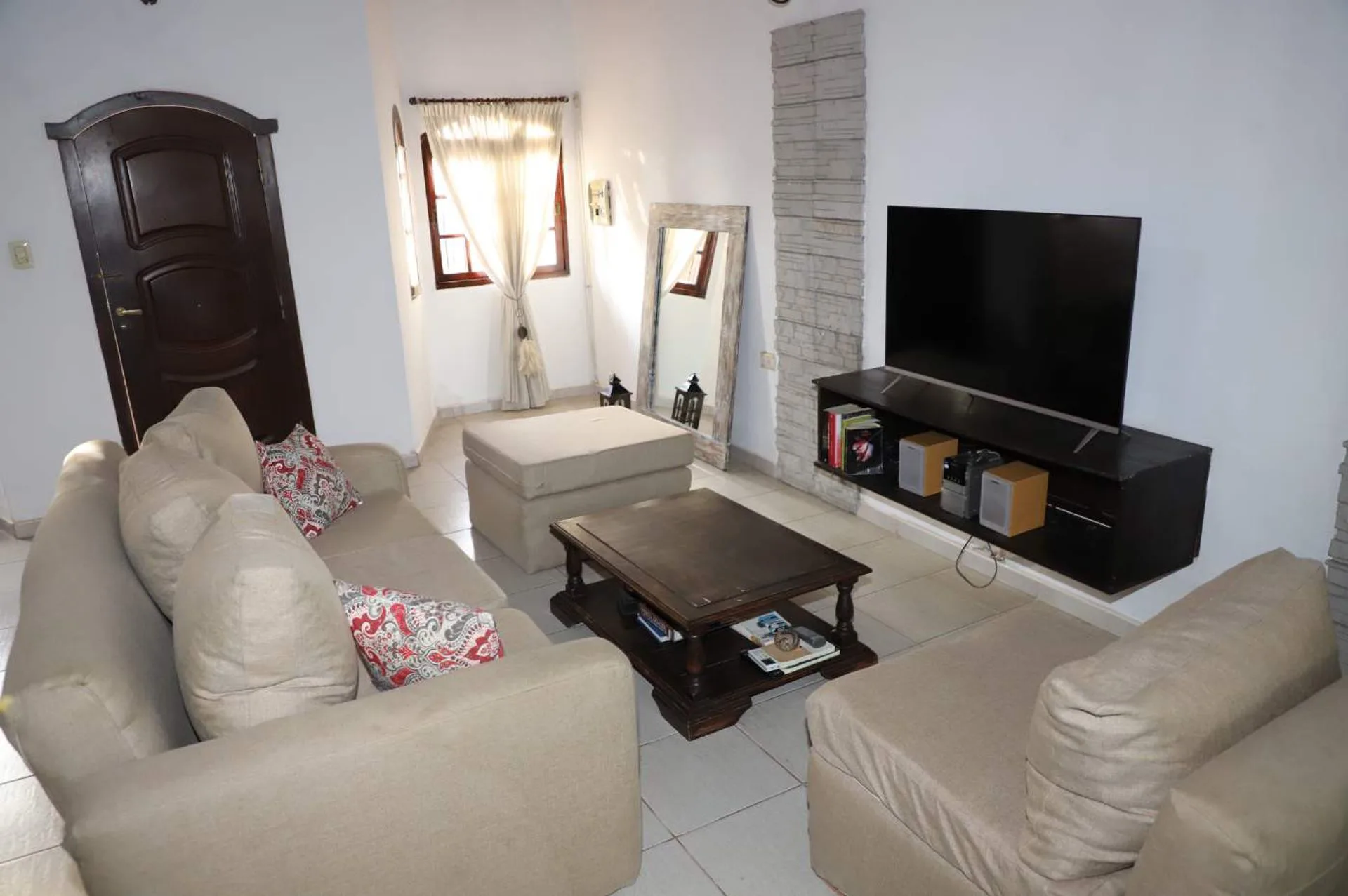¡CASA EN VENTA, 8 AMBIENTES! BELLA VISTA CTES. foto 4
