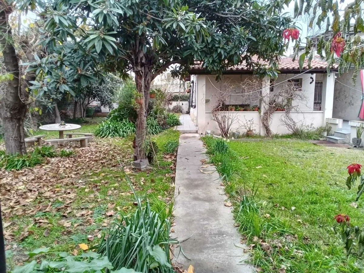 VENTA CASA 4 AMBIENTES SOBRE 2 LOTES SAN MARTIN foto 2