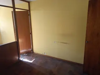 Venta Oficina 1 privado sala de reuniones kitchenette baño z/TribunalesI U$S35.000. foto 3