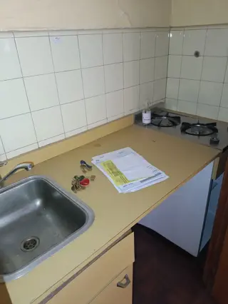 Venta Oficina 1 privado sala de reuniones kitchenette baño z/TribunalesI U$S35.000. foto 4