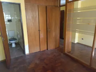 Venta Oficina 1 privado sala de reuniones kitchenette baño z/TribunalesI U$S35.000. foto 5