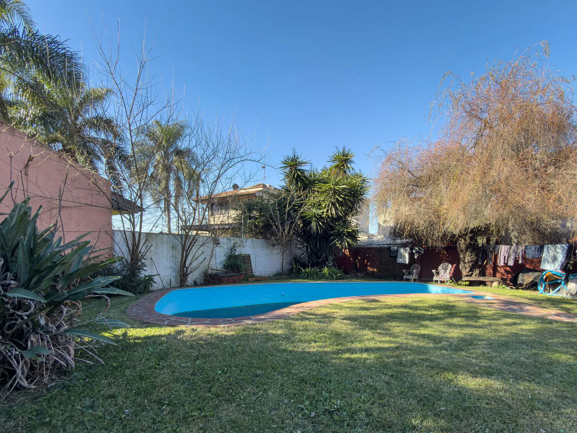 CASA QUINTA  -  LOTE DE 928 M² CON PILETA foto 2