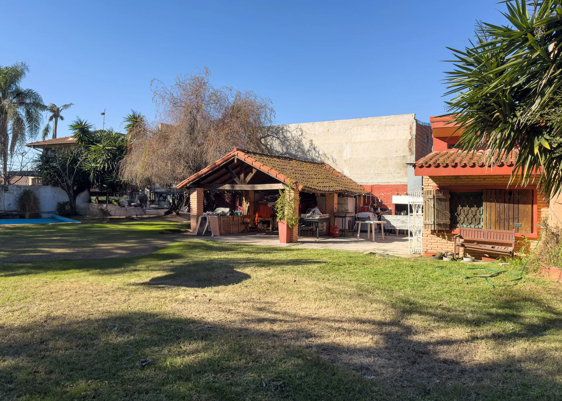 CASA QUINTA  -  LOTE DE 928 M² CON PILETA foto 3