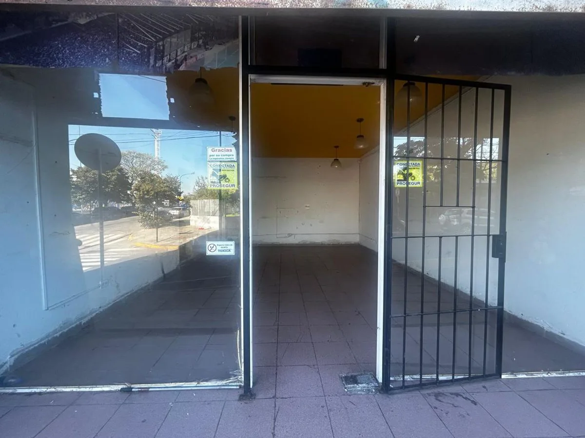 Local en Venta en La Boca – Ubicación Estratégica foto 2