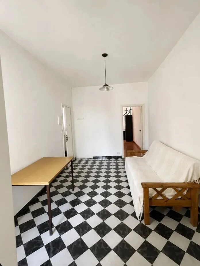 Oportunidad! Se vende un departamento de 2 ambientes al frente con balcón - Balvanera foto 2