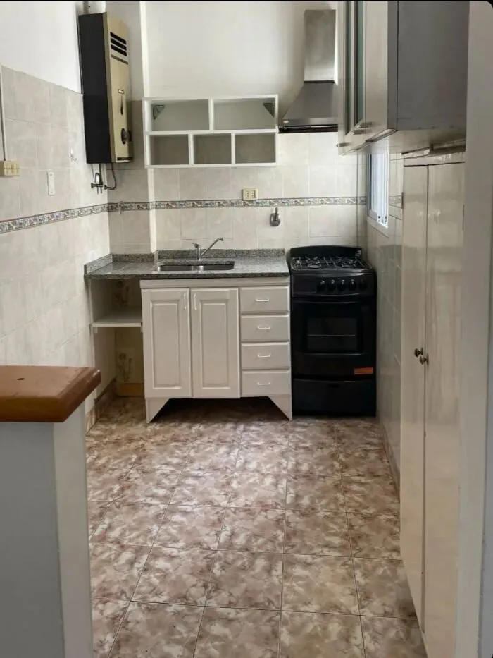 Oportunidad! Se vende un departamento de 2 ambientes al frente con balcón - Balvanera foto 4