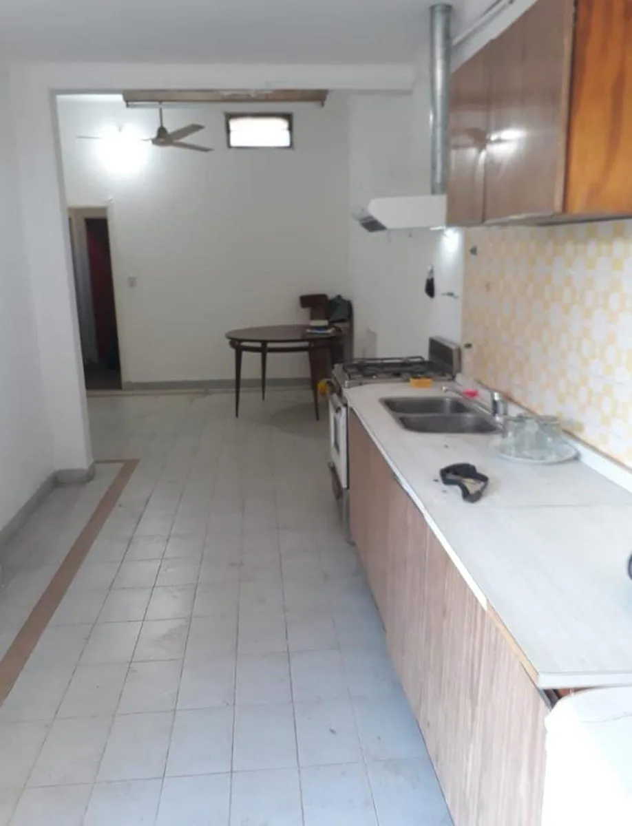EXCELENTE LOTE Y CASA A RECICLAR EN MORENO CENTRO foto 4