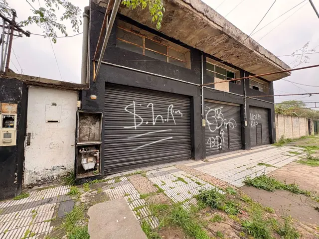 VENTA CASA C/LOCALES + GALPON 580 M2 R. CALZADA