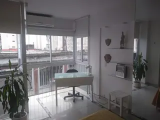 AMPLIO Y HERMOSO DEPTO DE 2 AMBIENTES-CENTRO foto 2
