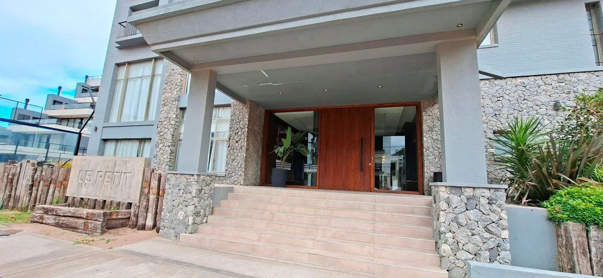 Departamento en Venta Pinamar Vista al Mar Cochera foto 2