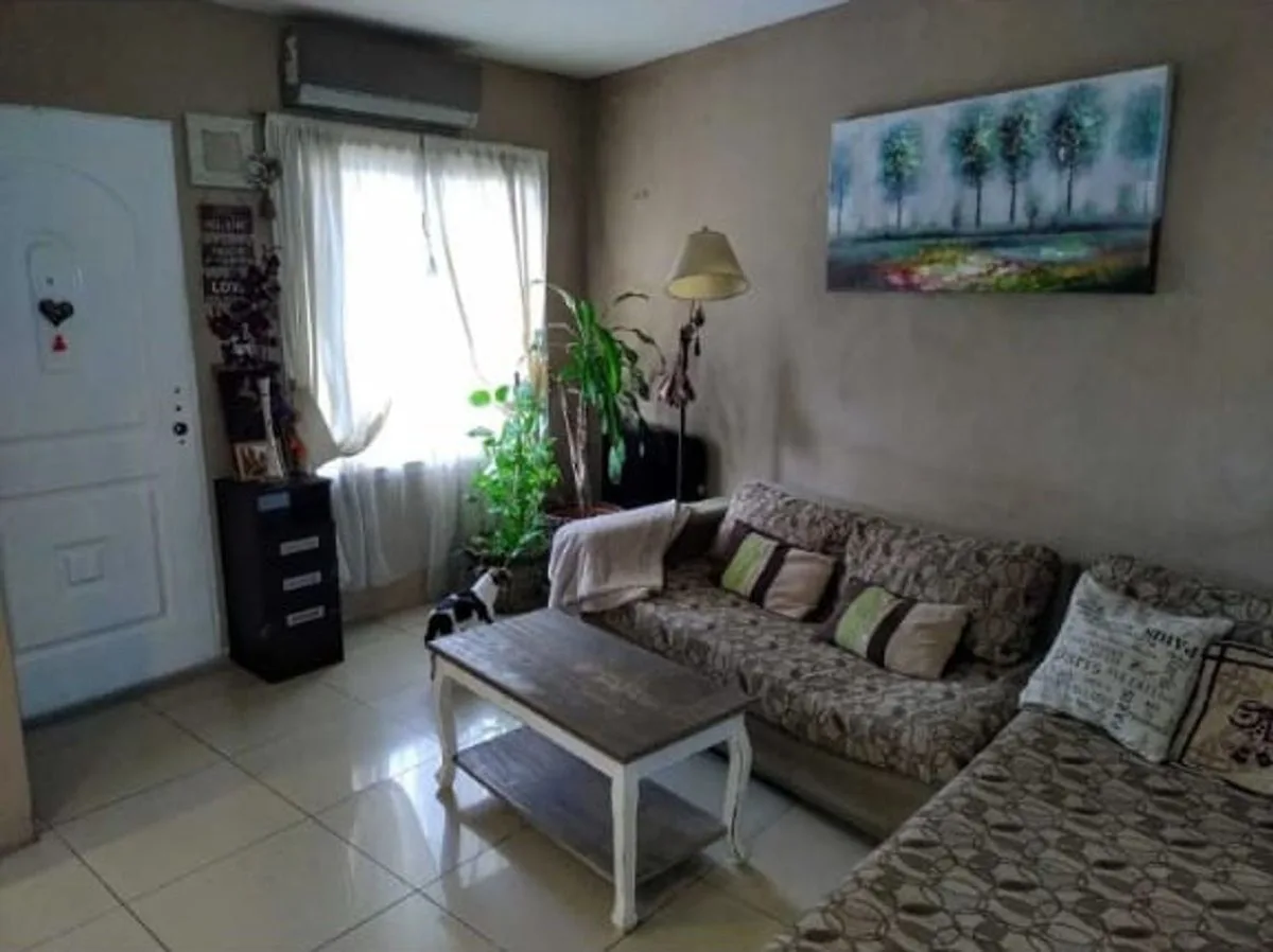 VENTA CASA EN PILAR CENTRO PARQUE Y PILETA foto 2