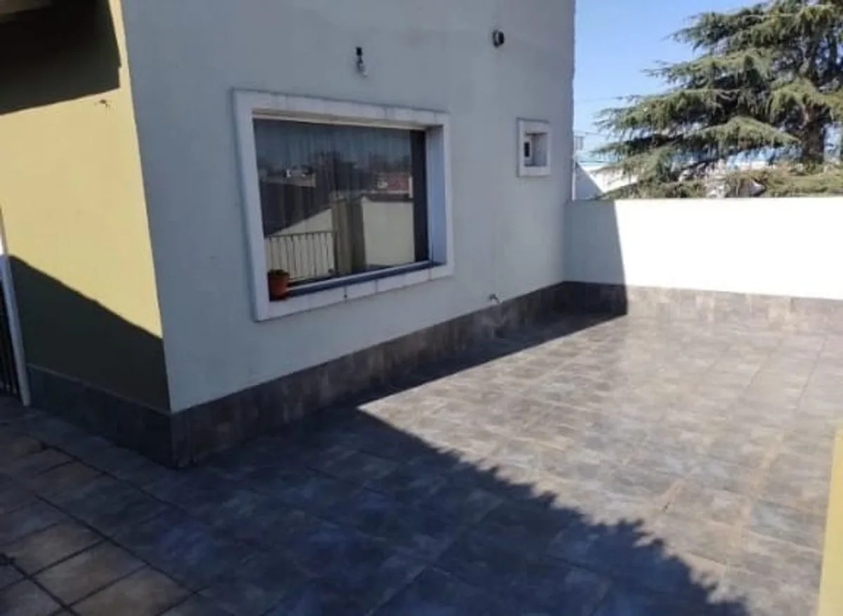 VENTA CASA EN PILAR CENTRO PARQUE Y PILETA foto 5