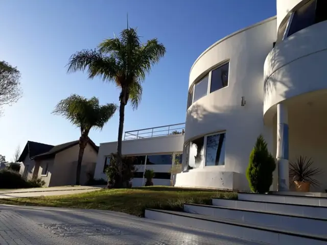 ALQUILER EXCLUSIVA CASA DE 3 DORMITORIOS LOS CIELOS VALLE ESCONDIDO
