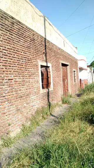 AMPLIO LOTE EN ESQUINA 170 M2 APROVECHABLES A DOS CUADRAS DE AVENIDA PRINCIPAL. foto 4